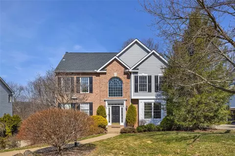 159 Village Dr, Cranberry Township, PA 16066