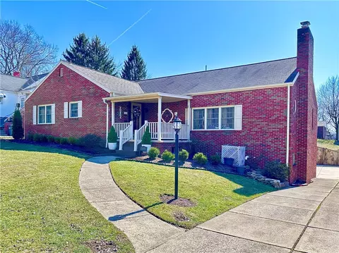 305 Evans Dr, Ellwood City, PA 16117