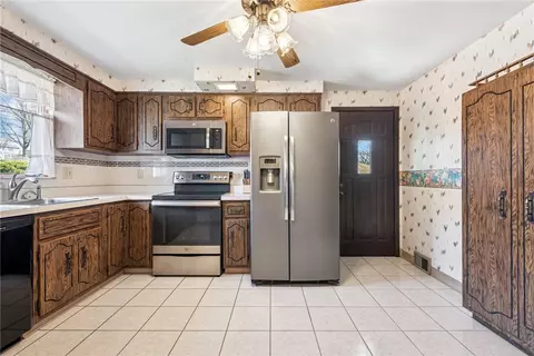 1325 10th St, Irwin, PA 15642 photo 12