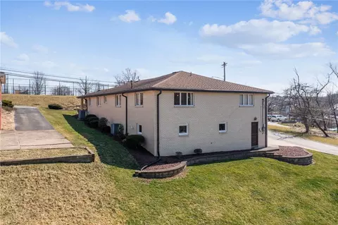 1325 10th St, Irwin, PA 15642 photo 4