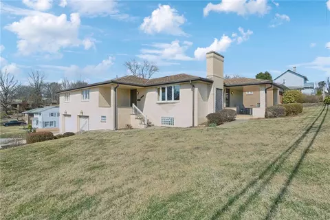 1325 10th St, Irwin, PA 15642 photo 2