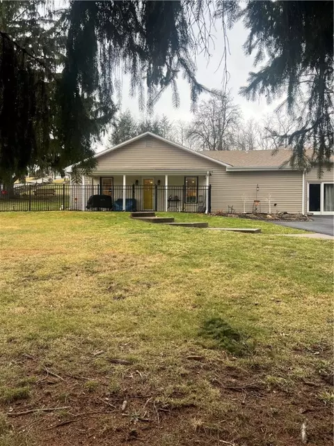 1060 Hahntown Wendel Rd, Irwin, PA 15642