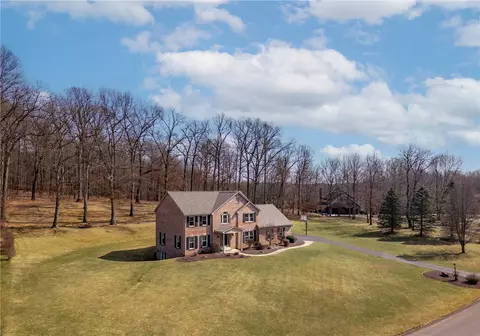 111 Timberlee Dr, Evans City, PA 16033
