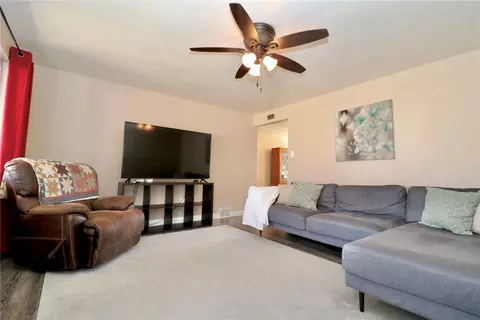 152 Wickham Dr, Monaca, PA 15061 photo 4