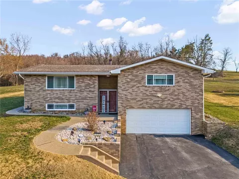 920 Scenic Dr, Washington, PA 15301
