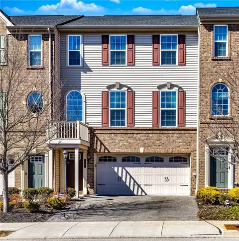 141 Mews Ln, Cranberry Township, PA 16066