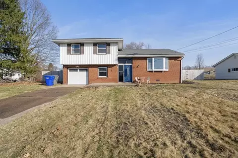 140 Sylvia Dr, Beaver Falls, PA 15010