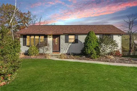 244 Parkwood Cir, Canonsburg, PA 15317