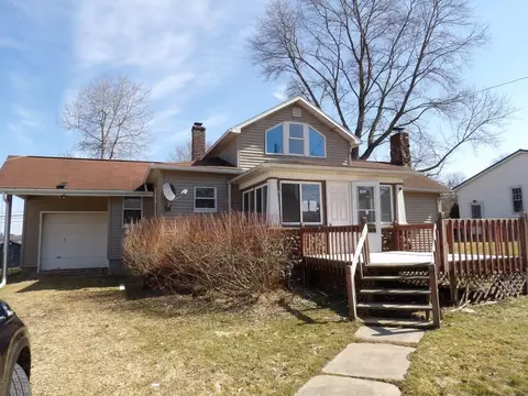 32 Grant St, Fredonia, PA 16124