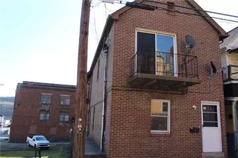 584 Thompson Ave, Donora, PA 15033