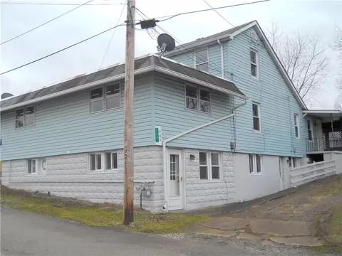108 Peach St, Loyalhanna, PA 15661