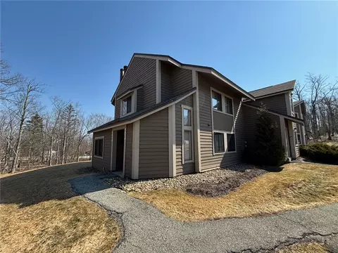 1173 Gristmill Ct, Hidden Valley, PA 15502