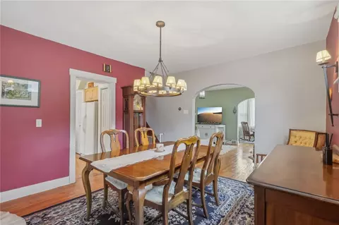 Dining - 460 Mapleton Ave, Pittsburgh, PA 15228 photo 3 of 3