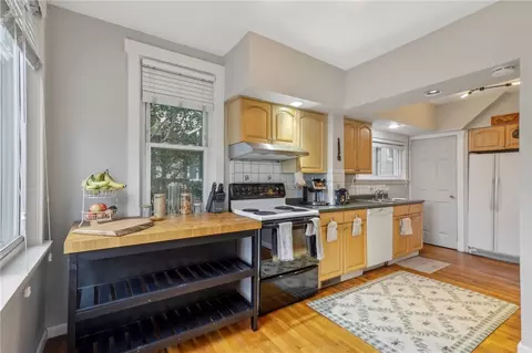 Kitchen - 460 Mapleton Ave, Pittsburgh, PA 15228 photo 1 of 3