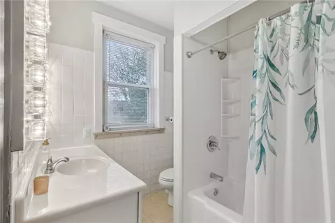 Bath - 460 Mapleton Ave, Pittsburgh, PA 15228 photo 1 of 3