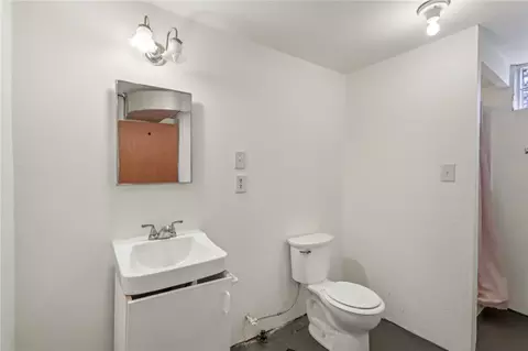 Bath - 460 Mapleton Ave, Pittsburgh, PA 15228 photo 2 of 3