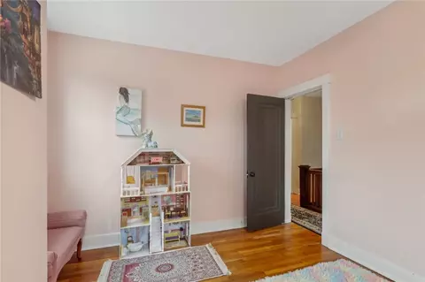 Bedroom - 460 Mapleton Ave, Pittsburgh, PA 15228 photo 4 of 5
