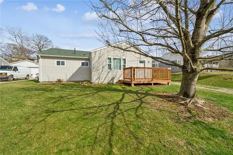 221 Porter Dr, Irwin, PA 15642