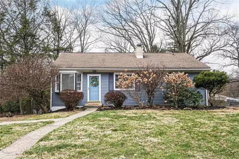 1071 Crest Dr, Crescent, PA 15046