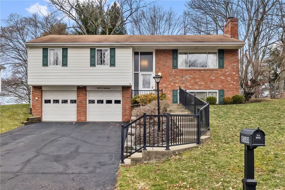  8588 E Barkhurst Dr, Pittsburgh, PA 15237 photo 1