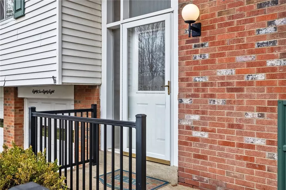  8588 E Barkhurst Dr, Pittsburgh, PA 15237 photo 4