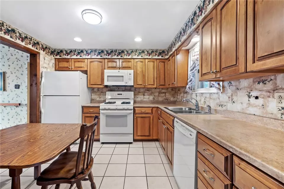  8588 E Barkhurst Dr, Pittsburgh, PA 15237 photo 10