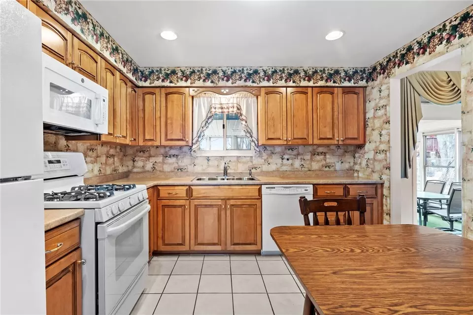  8588 E Barkhurst Dr, Pittsburgh, PA 15237 photo 12