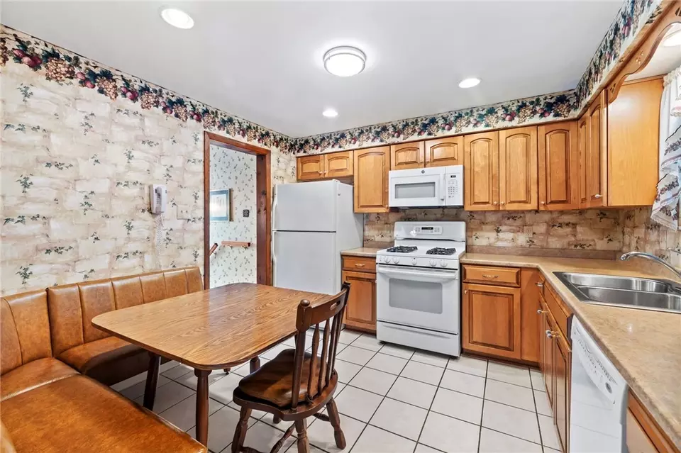  8588 E Barkhurst Dr, Pittsburgh, PA 15237 photo 13