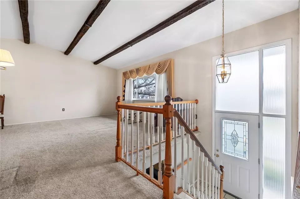  8588 E Barkhurst Dr, Pittsburgh, PA 15237 photo 5