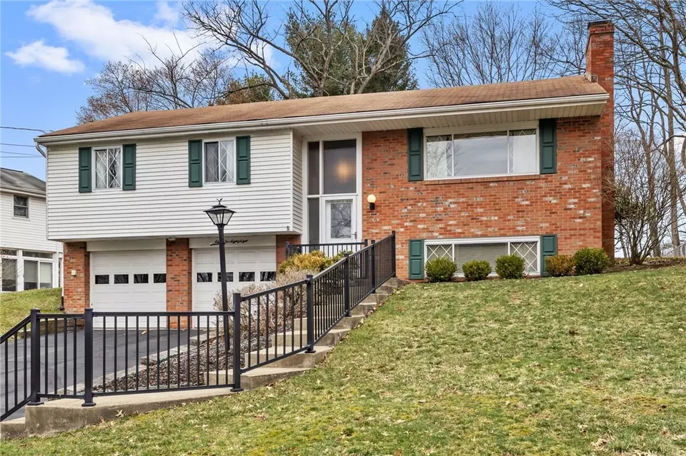  8588 E Barkhurst Dr, Pittsburgh, PA 15237 photo 2