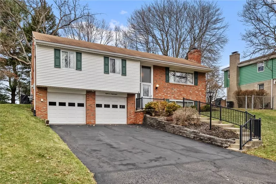  8588 E Barkhurst Dr, Pittsburgh, PA 15237 photo 3