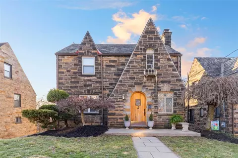 3855 Dalewood St, Pittsburgh, PA 15227