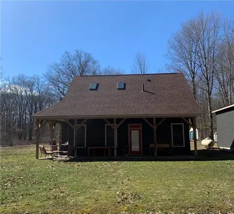8733 Hilltop Dr, Linesville, PA 16424
