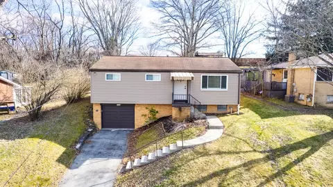 2141 The Cir, Washington, PA 15301