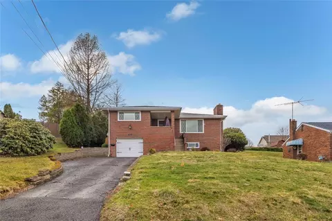 832 Regent St, Houston, PA 15342