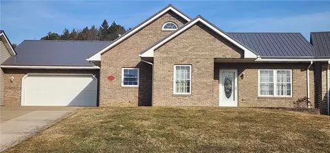126 Columbus Dr, Punxsutawney, PA 15767