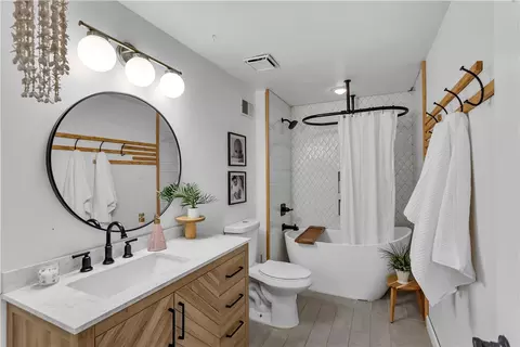 Bath - 5909 Graybrooke Dr, Export, PA 15632 photo 2 of 6