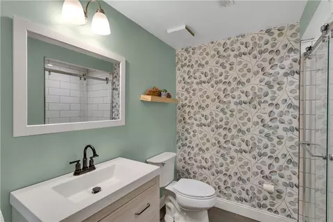 Bath - 5909 Graybrooke Dr, Export, PA 15632 photo 4 of 6