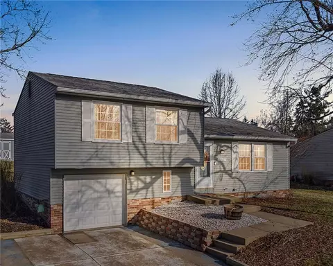 2989 Amy Dr, South Park, PA 15129