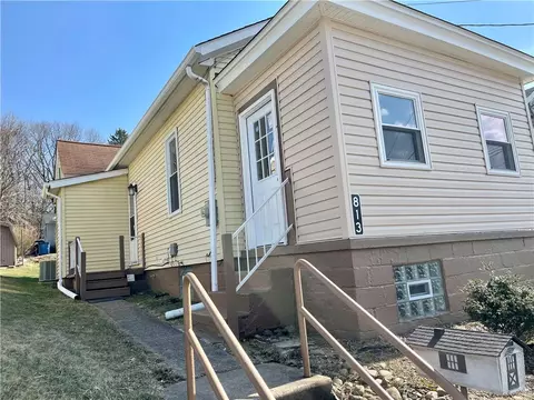 813 Forest St, Latrobe, PA 15650