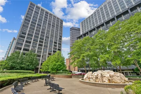 112 Washington Pl #9E, Pittsburgh, PA 15219