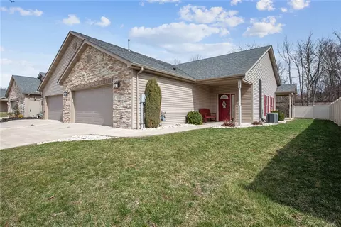 703 Wimbledon Dr, Mount Pleasant, PA 15666