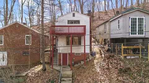 523 Gibson Dr, Moon Twp, PA 15108