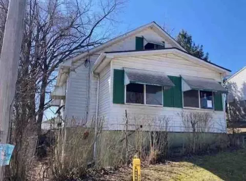 222 Charles St, Washington, PA 15301