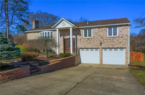 265 Shafer Rd, Moon Township, PA 15108