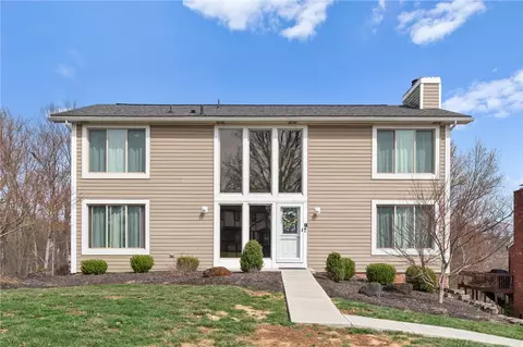 202 Parliament Dr, Coraopolis, PA 15108