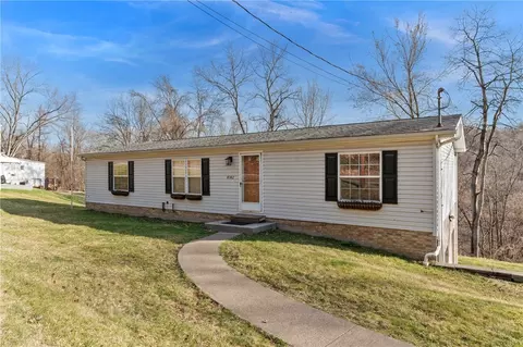 4142 Battle Ridge Rd, Mcdonald, PA 15057