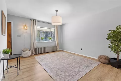 Living - 537 6th St, Braddock, PA 15104 photo 2 of 4