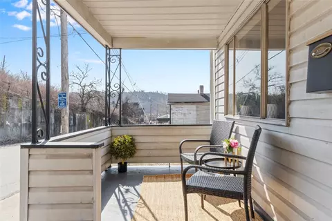 Exterior - 537 6th St, Braddock, PA 15104 photo 4 of 8