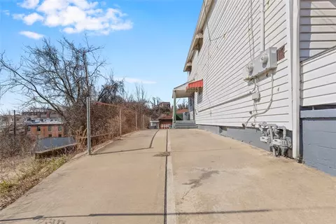 Exterior - 537 6th St, Braddock, PA 15104 photo 6 of 8